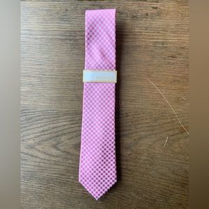 Michael Kors Men’s Checkered Grid Silk Classic Neck Tie Pink